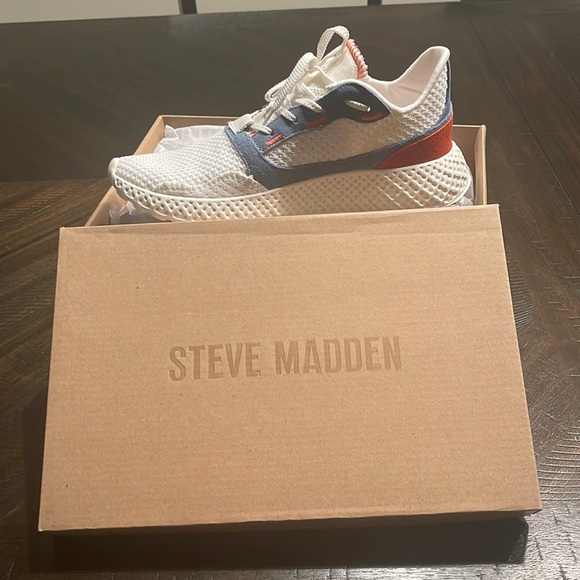 New Steve Madden Run - Picture 5 of 9